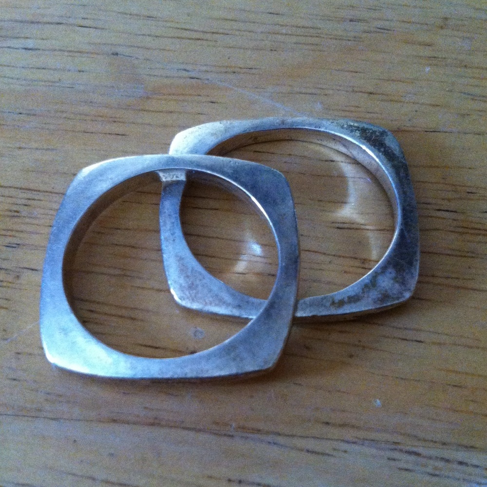 2 silver square rings